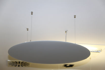 VH-R0900 runde Deckenheizung 810W Detailansicht an Seilen abgehängt