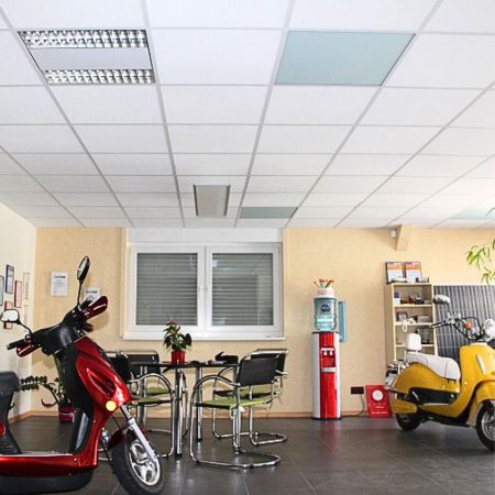 VH06262 Deckenheizung 810W Detailansicht Montage Rasterdecke